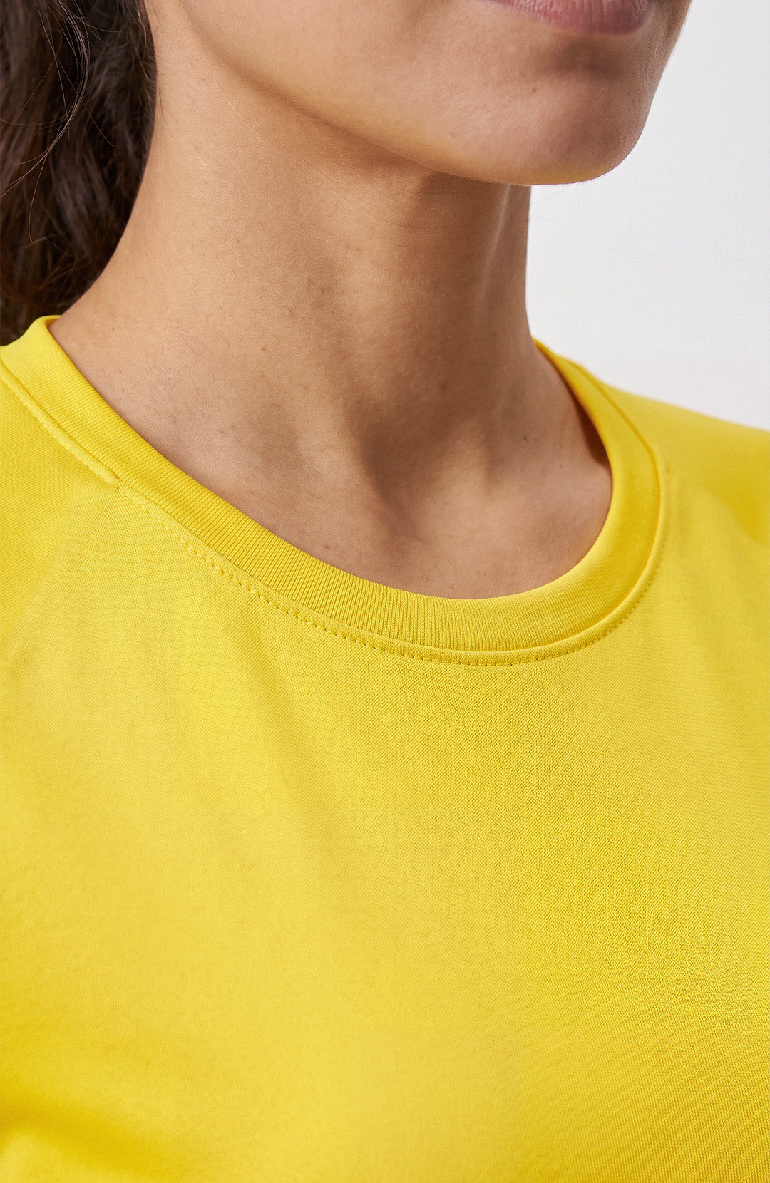 Regata esportiva Sport Classic feminina amarelo canário Bázico, poliamida com toque gelado e secagem rápida #Cor_Amarelo Canário