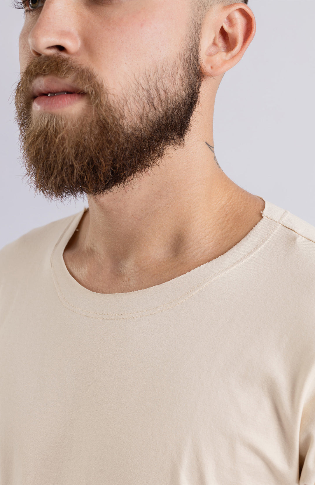 Camiseta Long masculina areia Bázico, algodão egípcio com comprimento alongado #Cor_Areia