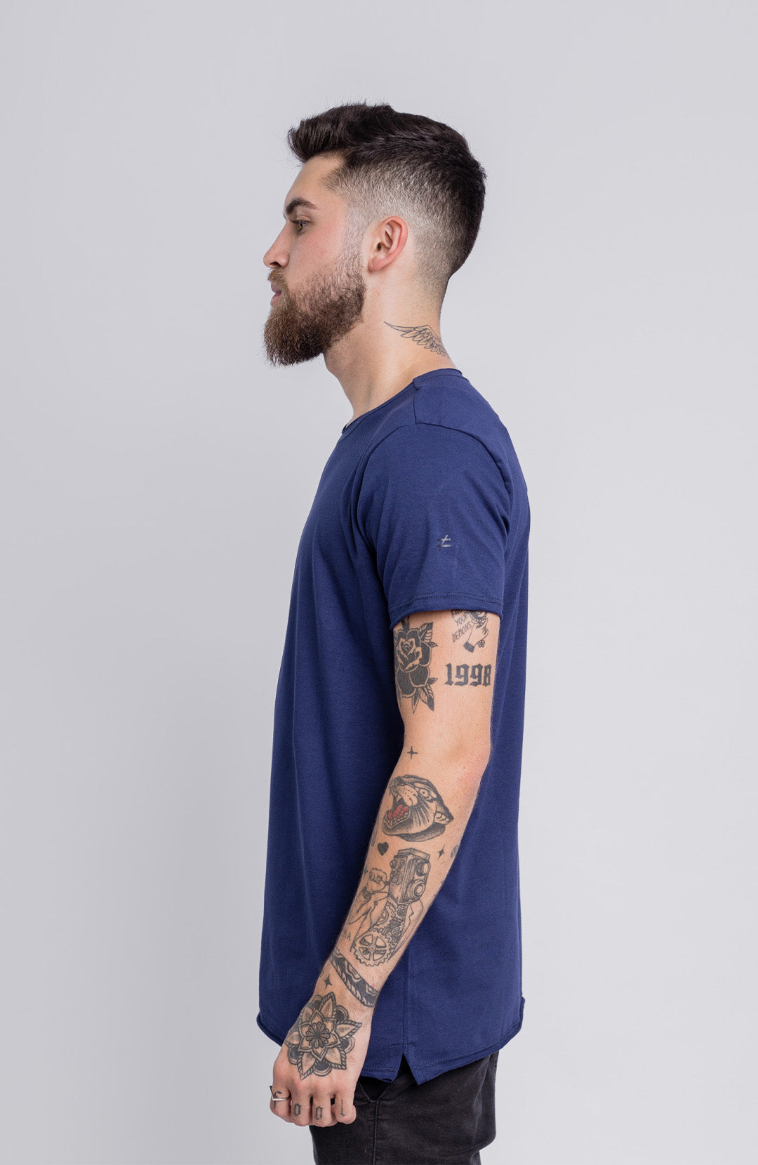 Camiseta Long masculina azul escuro Bázico, algodão egípcio com comprimento alongado #Cor_Azul Escuro
