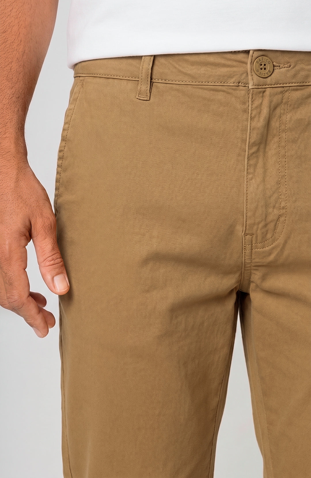 Calça Everyday bege Bázico, sarja com caimento reto e conforto para o dia a dia #Cor_Bege