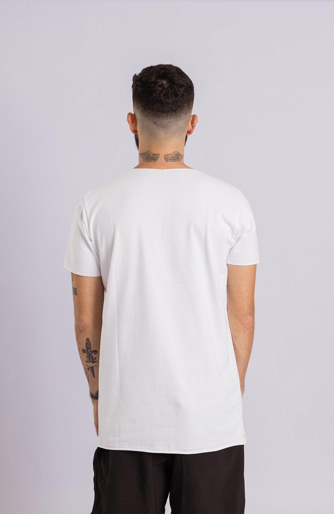 Camiseta Long masculina branca Bázico, algodão egípcio com comprimento alongado #Cor_Branco