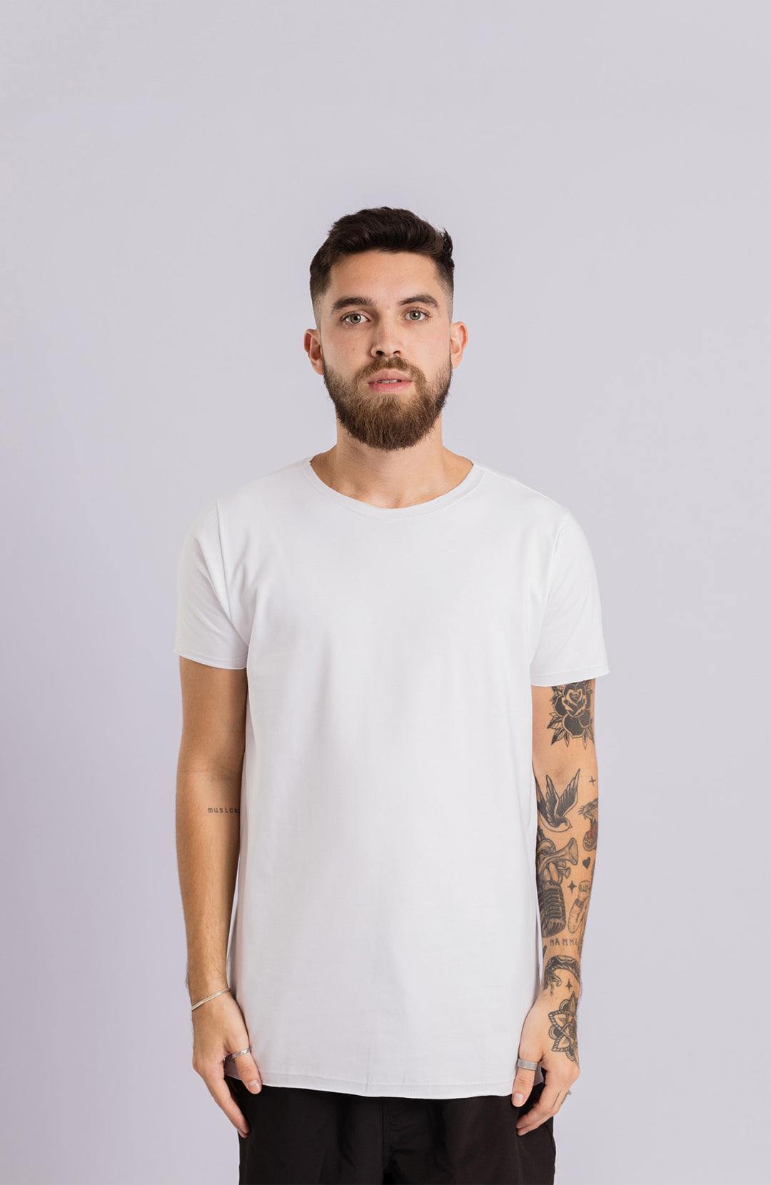 Camiseta Long masculina branca Bázico, algodão egípcio com comprimento alongado #Cor_Branco
