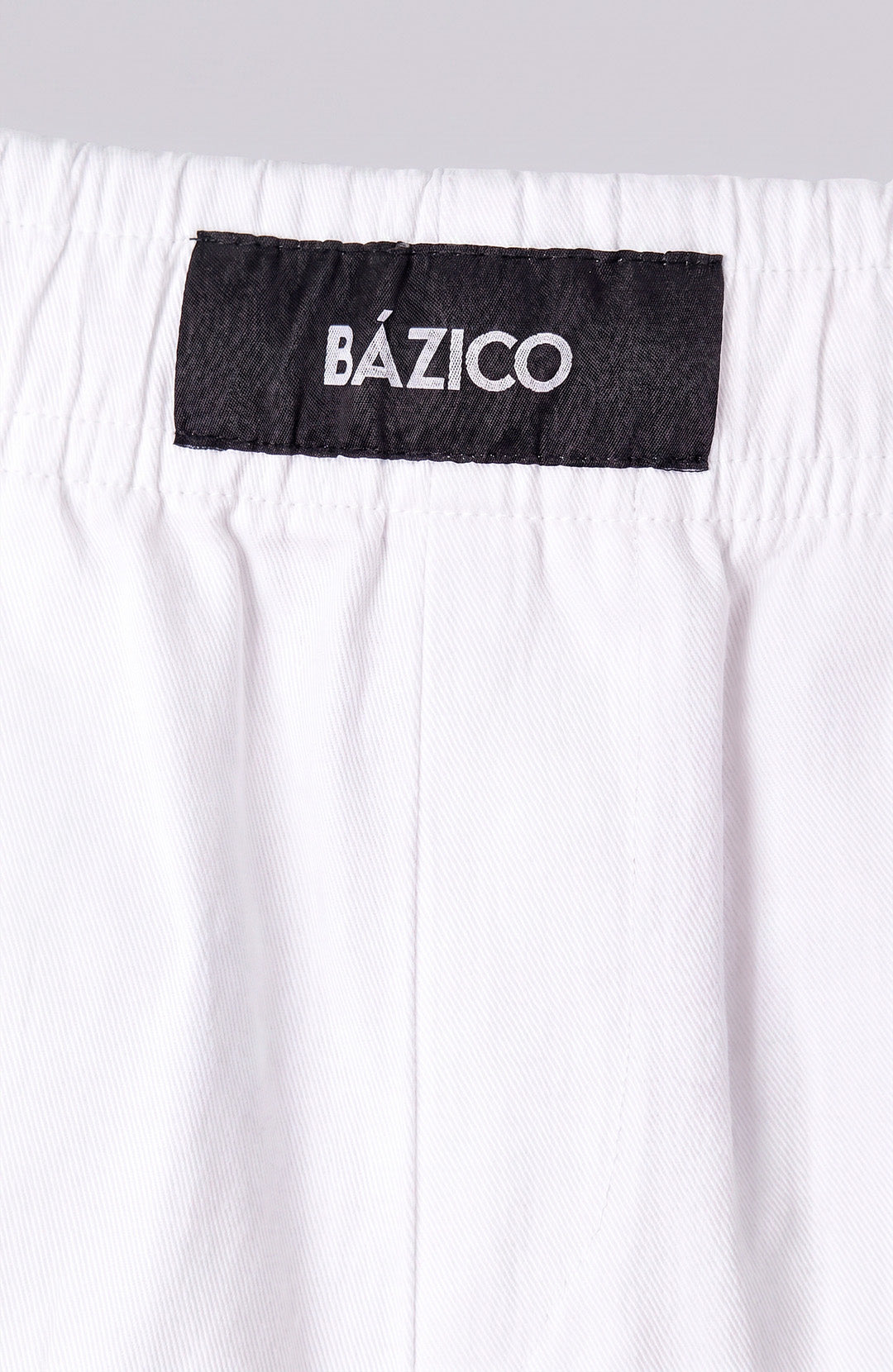 Short Bázico branco algodão com caimento versátil e confortável #Cor_Branco