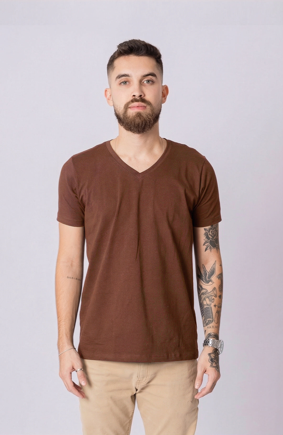 Camiseta Bázica Gola V masculina café Bázico, algodão Powerful com caimento perfeito #Cor_Café
