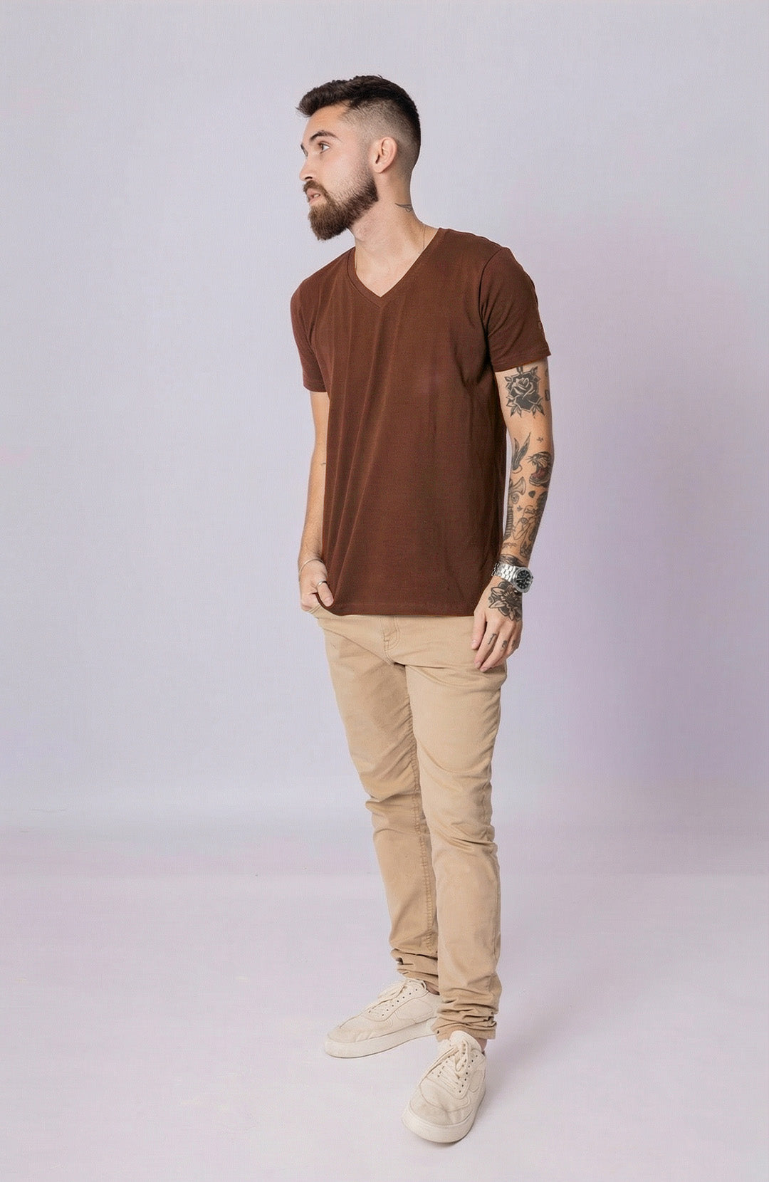 Camiseta Bázica Gola V masculina café Bázico, algodão Powerful com caimento perfeito #Cor_Café