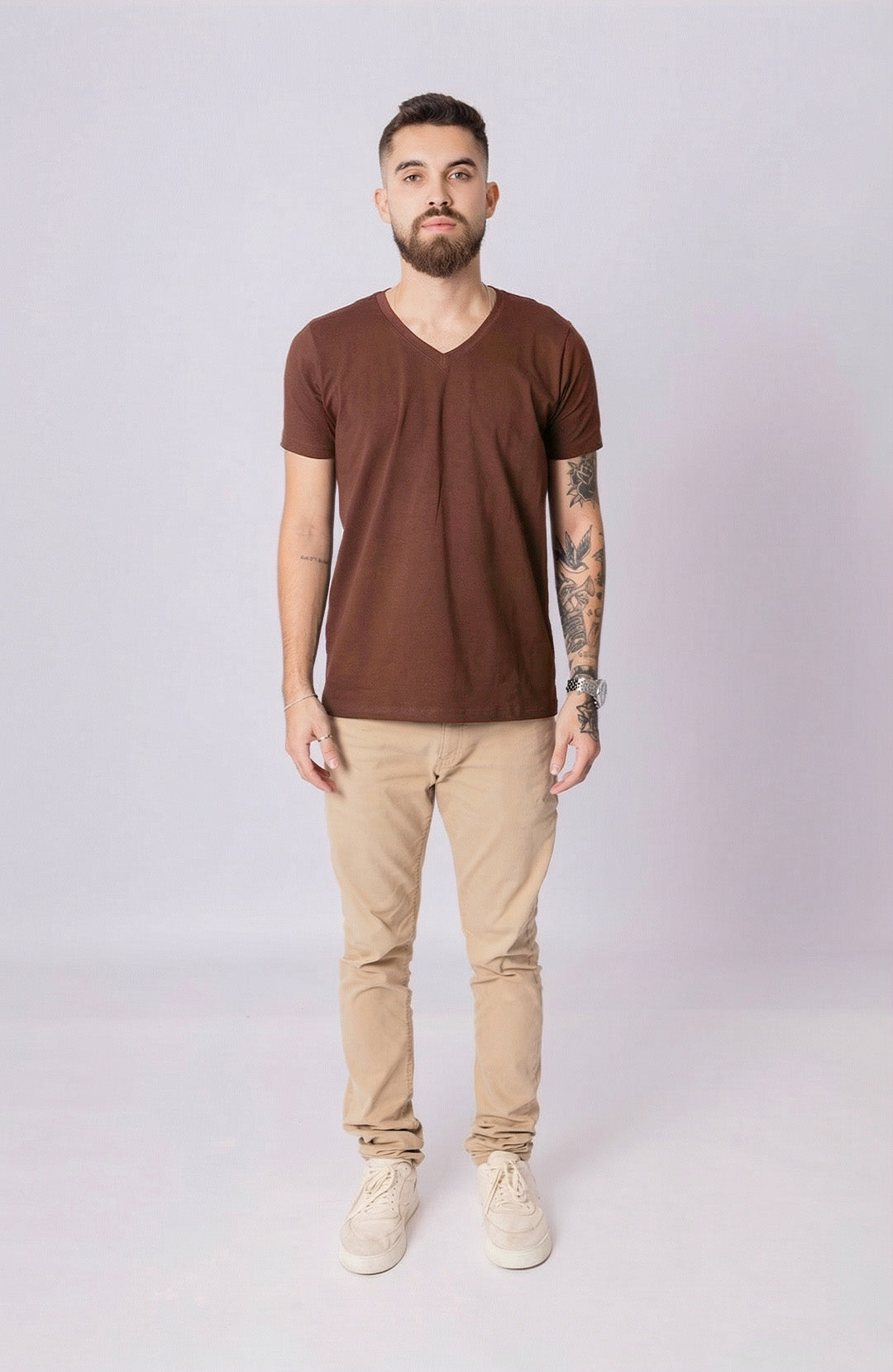 Camiseta Bázica Gola V masculina café Bázico, algodão Powerful com caimento perfeito #Cor_Café