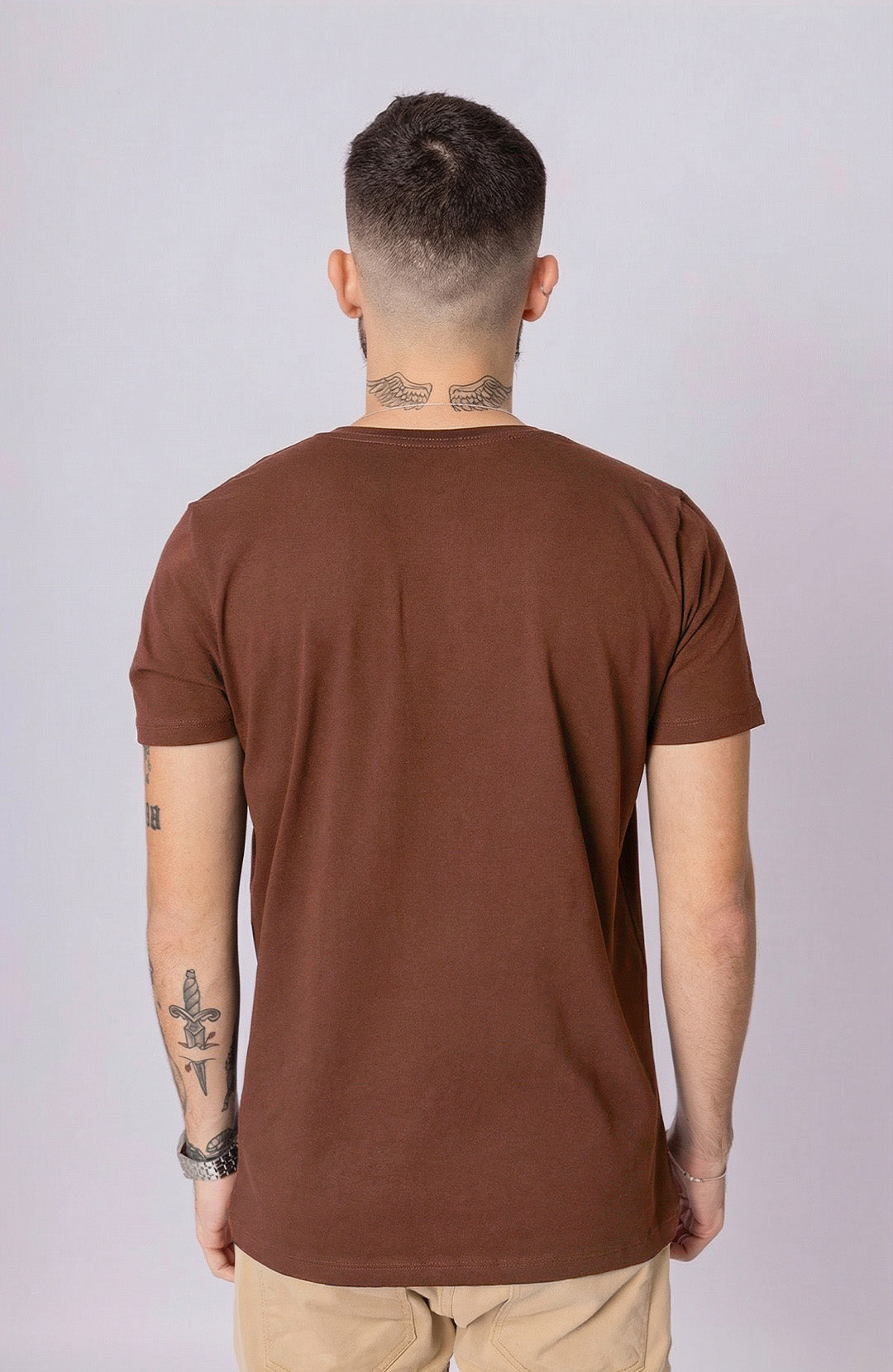 Camiseta Bázica Gola V masculina café Bázico, algodão Powerful com caimento perfeito #Cor_Café