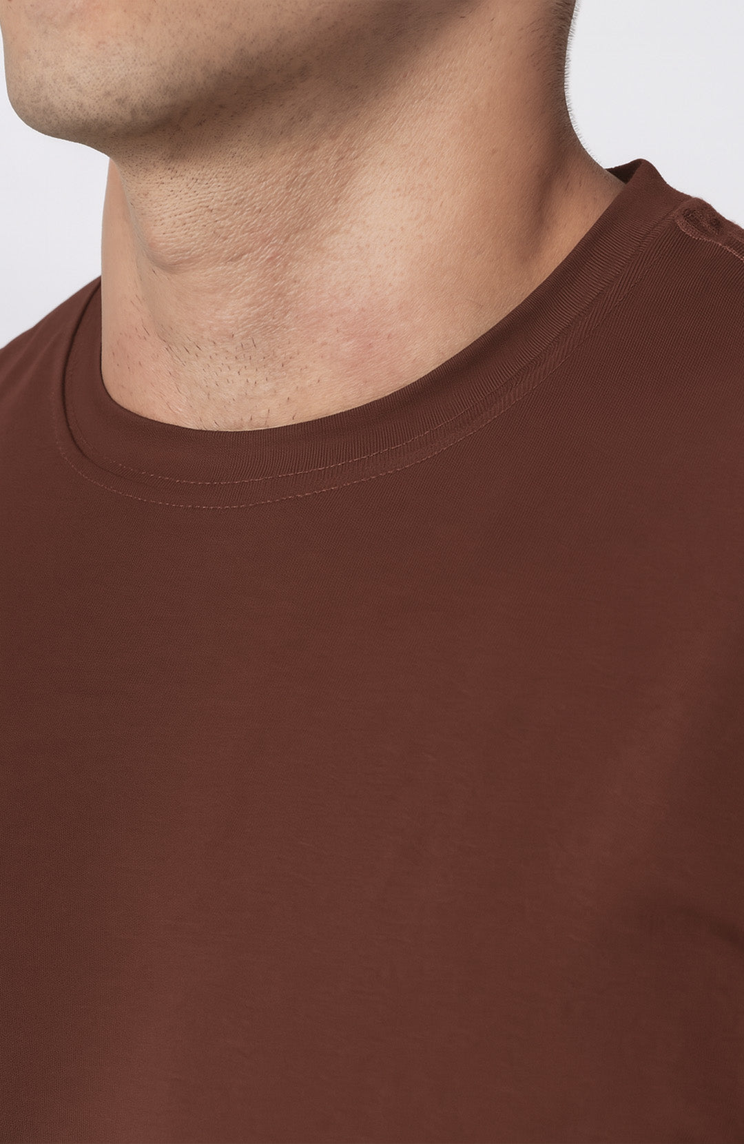 Camiseta Bázica Regular masculina café Bázico, algodão Powerful com caimento clássico #Cor_Café