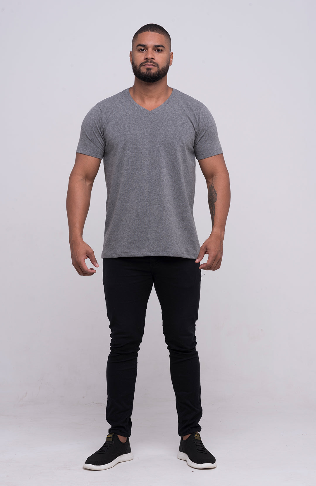 Camiseta Bázica Gola V masculina cinza escuro Bázico, algodão Powerful com caimento perfeito #Cor_Cinza Escuro