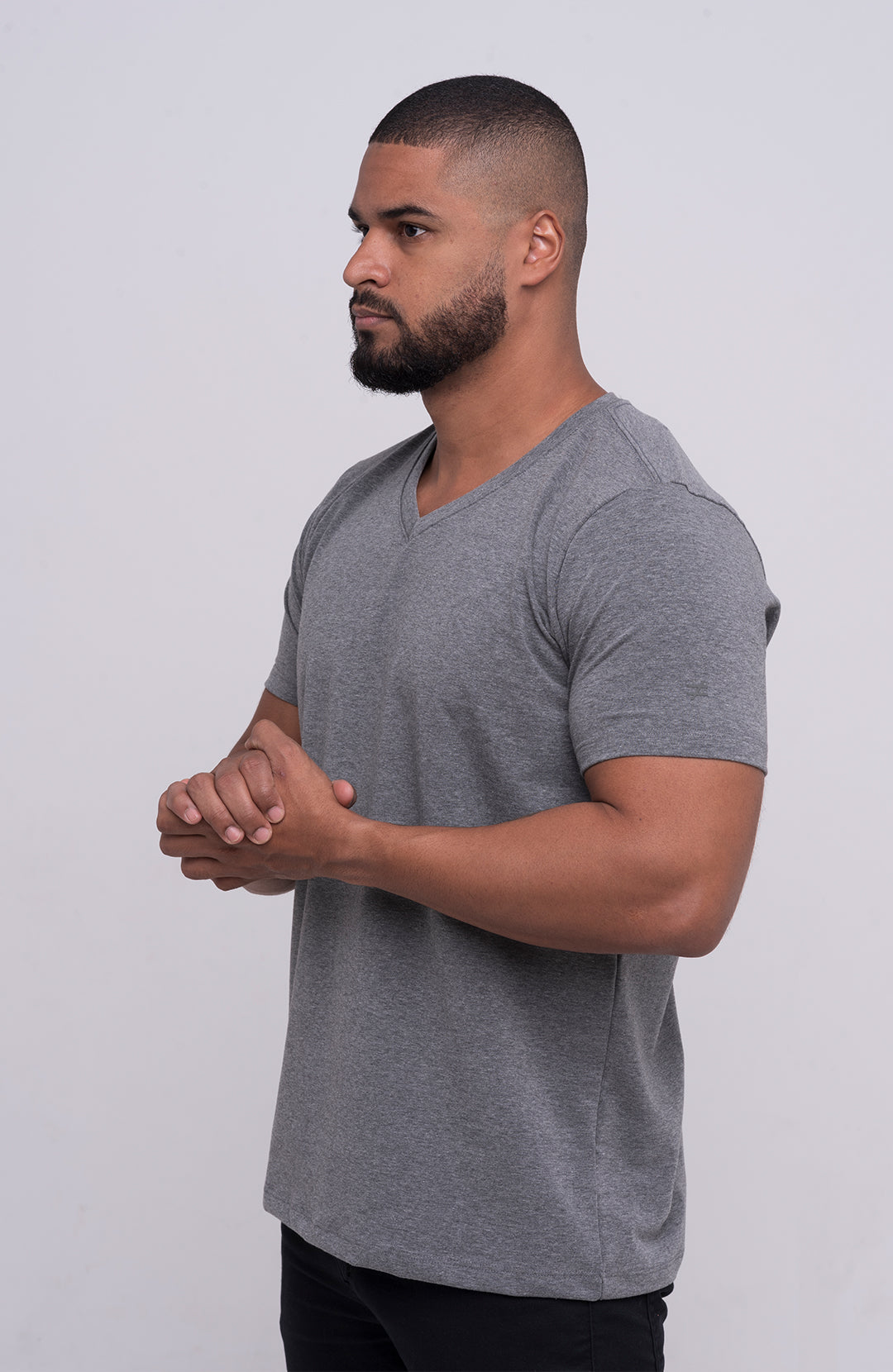 Camiseta Bázica Gola V masculina cinza escuro Bázico, algodão Powerful com caimento perfeito #Cor_Cinza Escuro