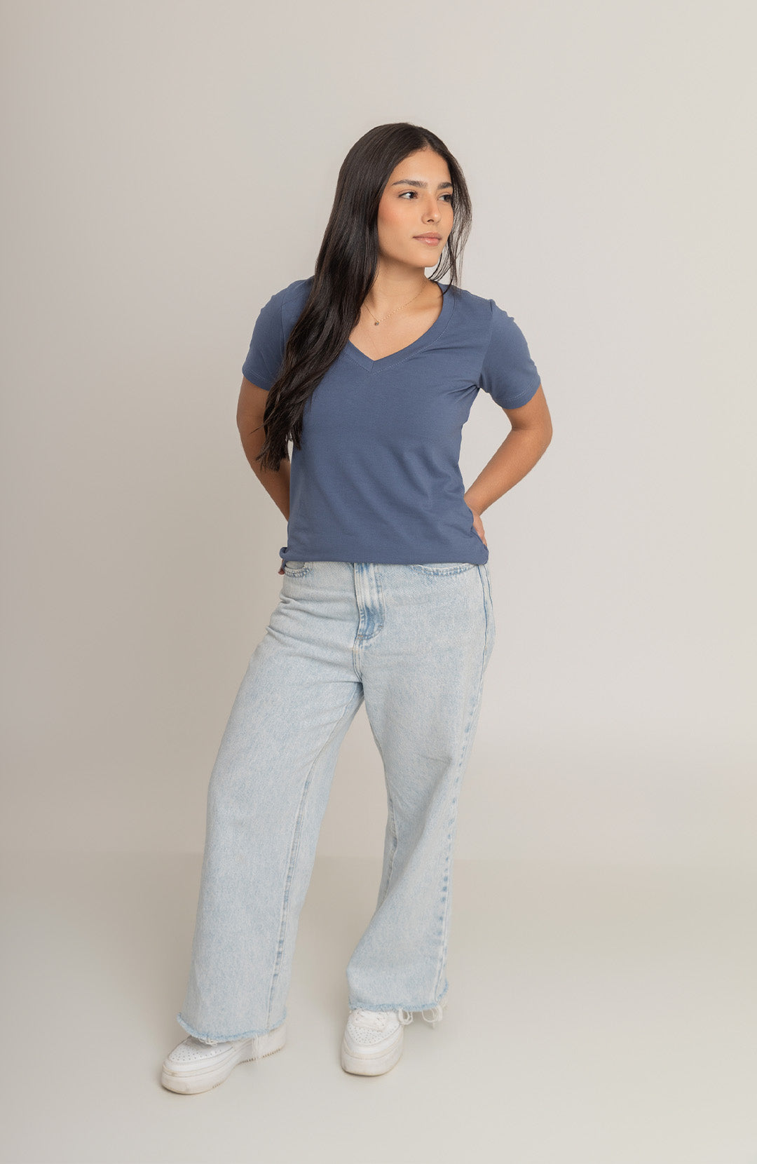 Bázica Feminina Gola V