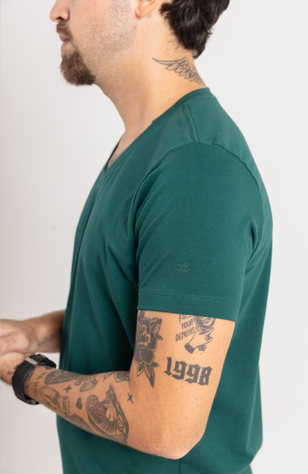 Camiseta Bázica Gola V masculina esmeralda Bázico, algodão Powerful com caimento perfeito #Cor_Esmeralda