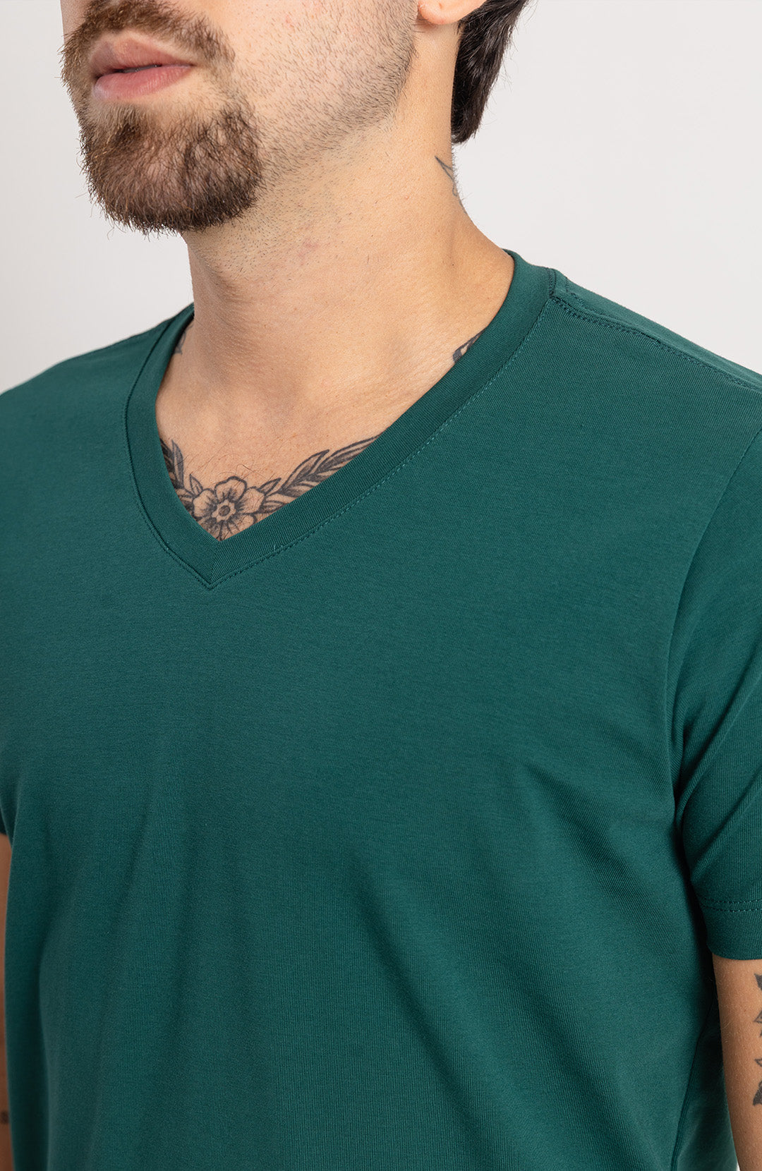 Camiseta Bázica Gola V masculina esmeralda Bázico, algodão Powerful com caimento perfeito #Cor_Esmeralda