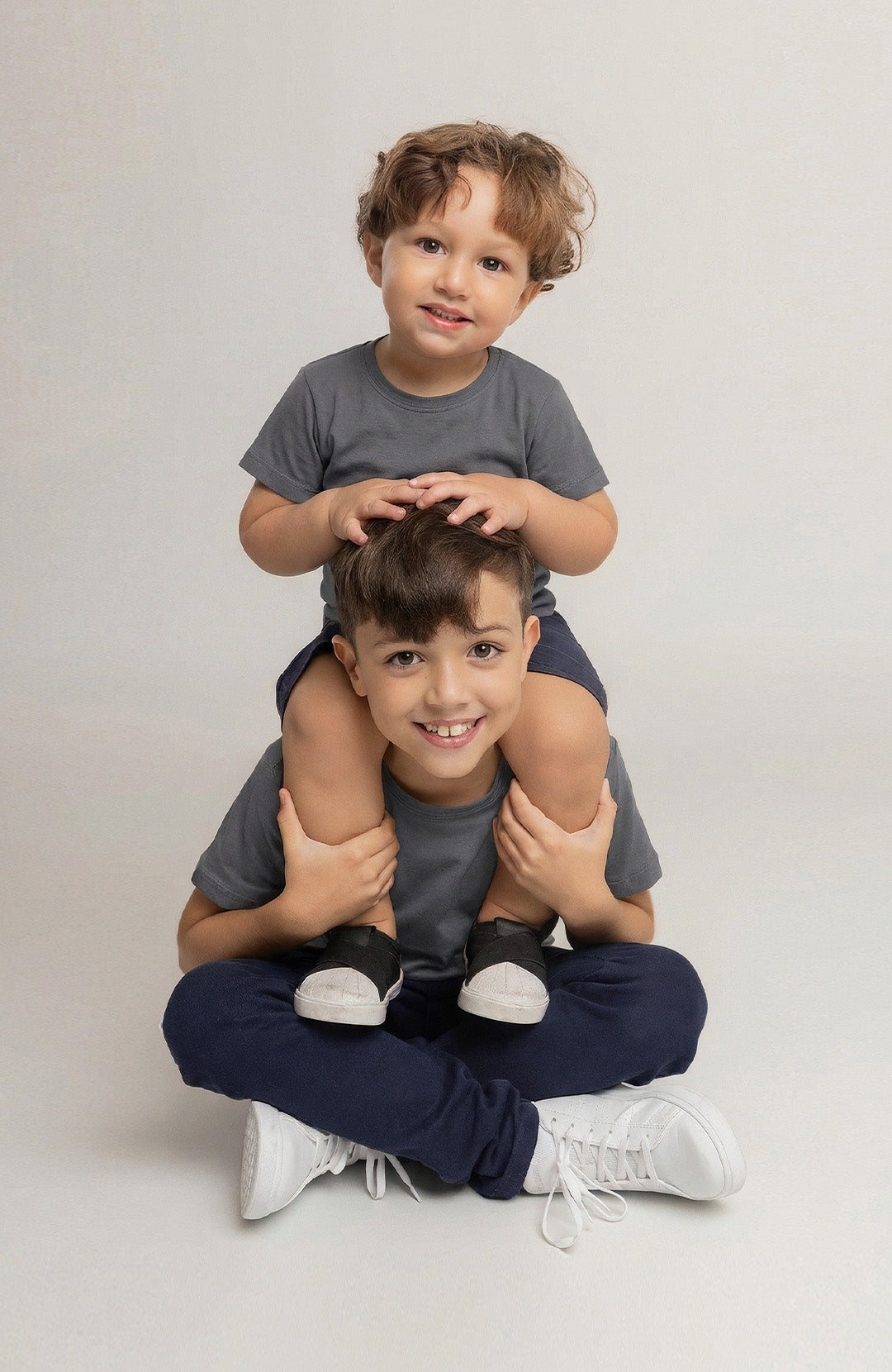 Camiseta Bázica Kids Gola C grafite Bázico, algodão Powerful com caimento confortável para crianças #Cor_Grafite