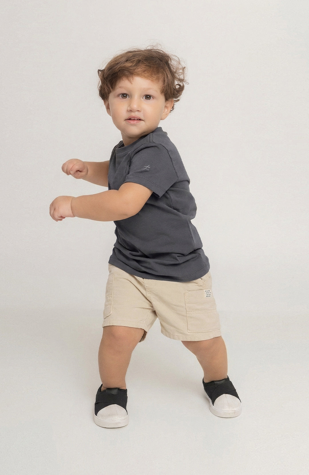 Camiseta Bázica Kids Gola C grafite Bázico, algodão Powerful com caimento confortável para crianças #Cor_Grafite