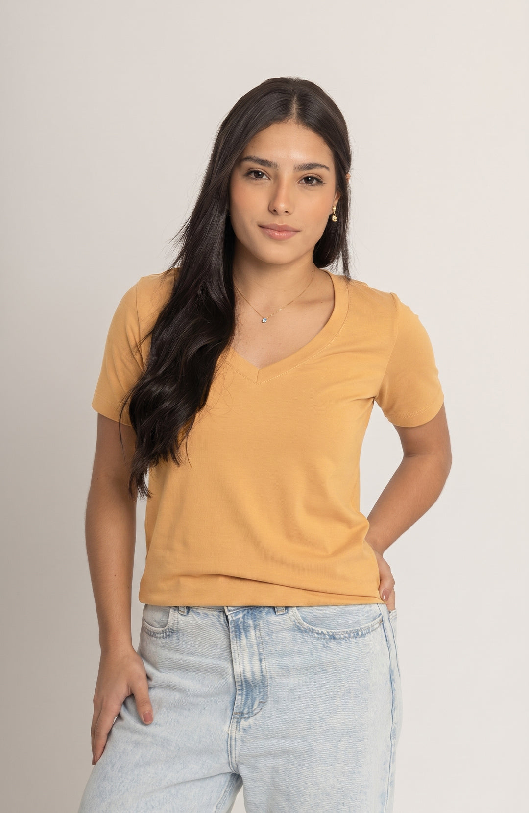 Bázica Feminina Gola V