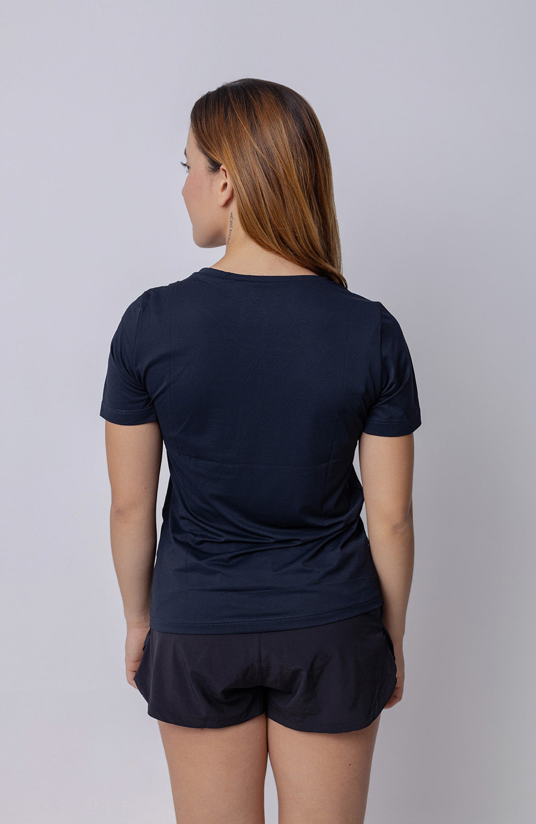 Regata esportiva Sport Classic feminina preta Bázico, poliamida com toque gelado e secagem rápida #Cor_Preto