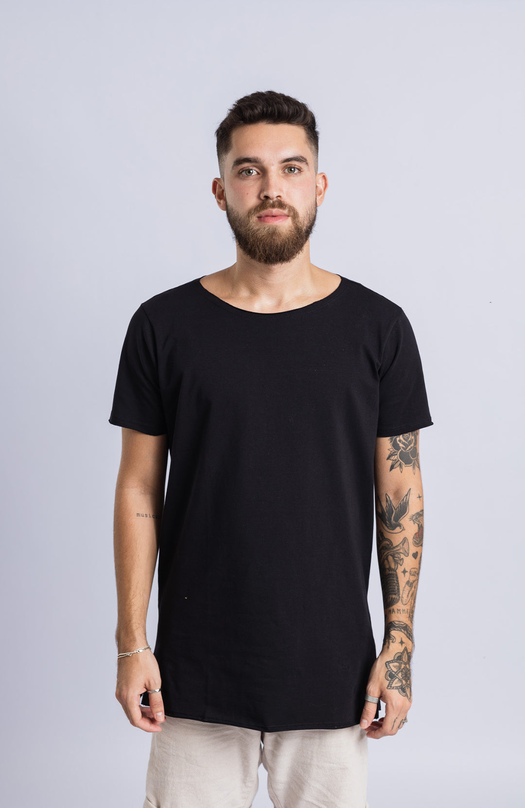 Camiseta Long masculina preta Bázico, algodão egípcio com comprimento alongado #Cor_Preto