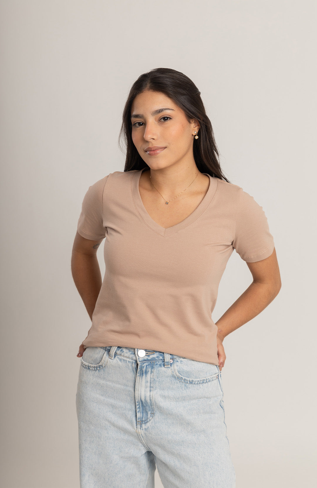 Bázica Feminina Gola V