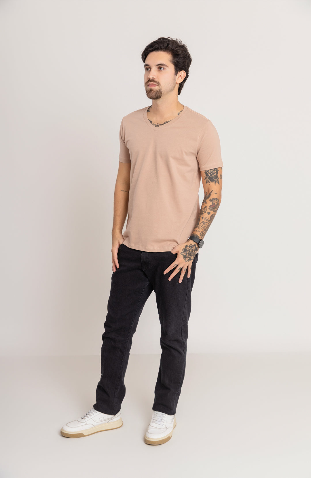 Camiseta Bázica Gola V masculina toffee Bázico, algodão Powerful com caimento perfeito #Cor_Toffee