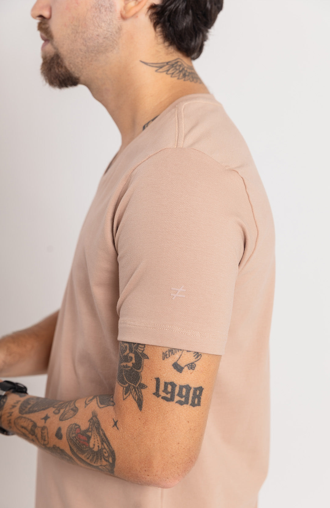 Camiseta Bázica Gola V masculina toffee Bázico, algodão Powerful com caimento perfeito #Cor_Toffee