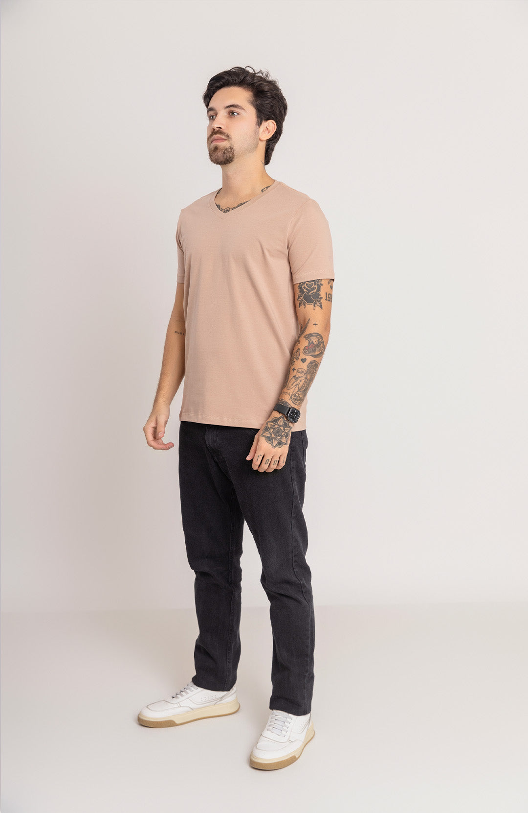 Camiseta Bázica Gola V masculina toffee Bázico, algodão Powerful com caimento perfeito #Cor_Toffee