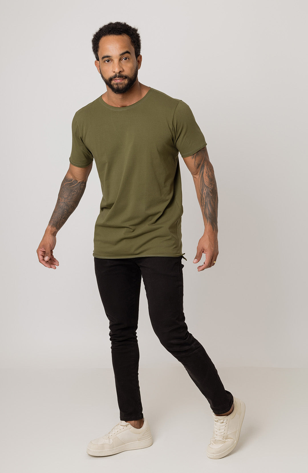 Camiseta Long masculina verde militar Bázico, algodão egípcio com comprimento alongado #Cor_Verde Militar
