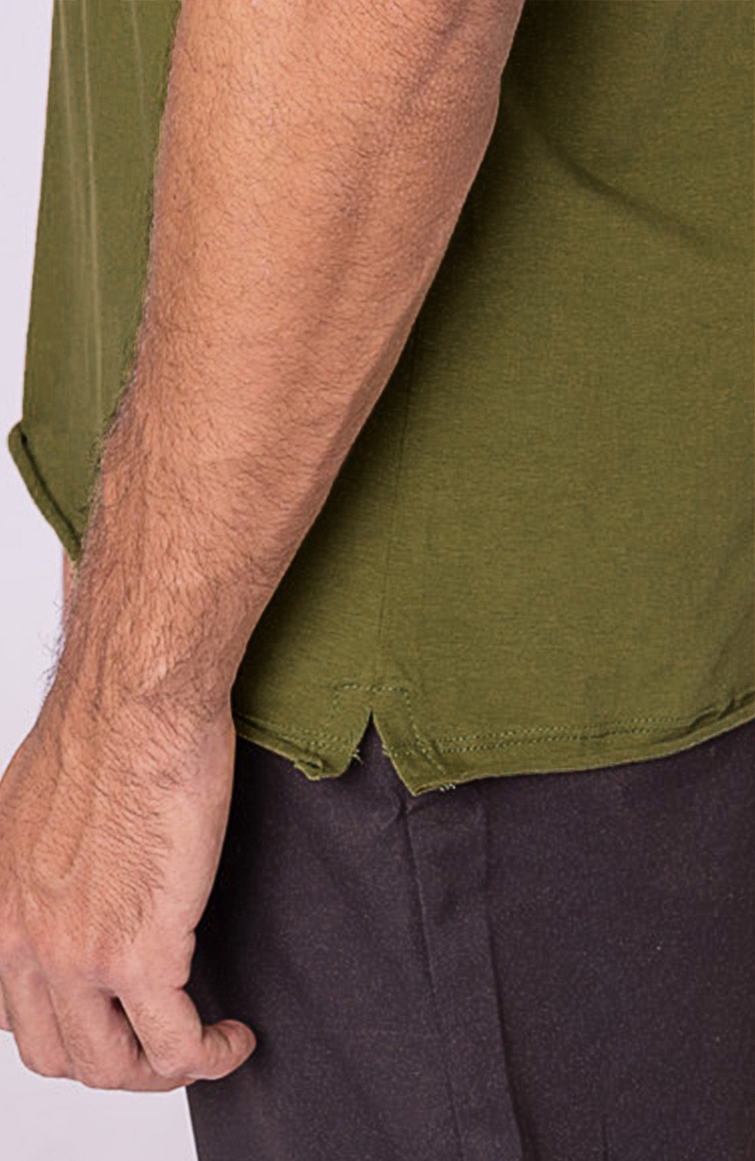 Camiseta Long masculina verde militar Bázico, algodão egípcio com comprimento alongado #Cor_Verde Militar