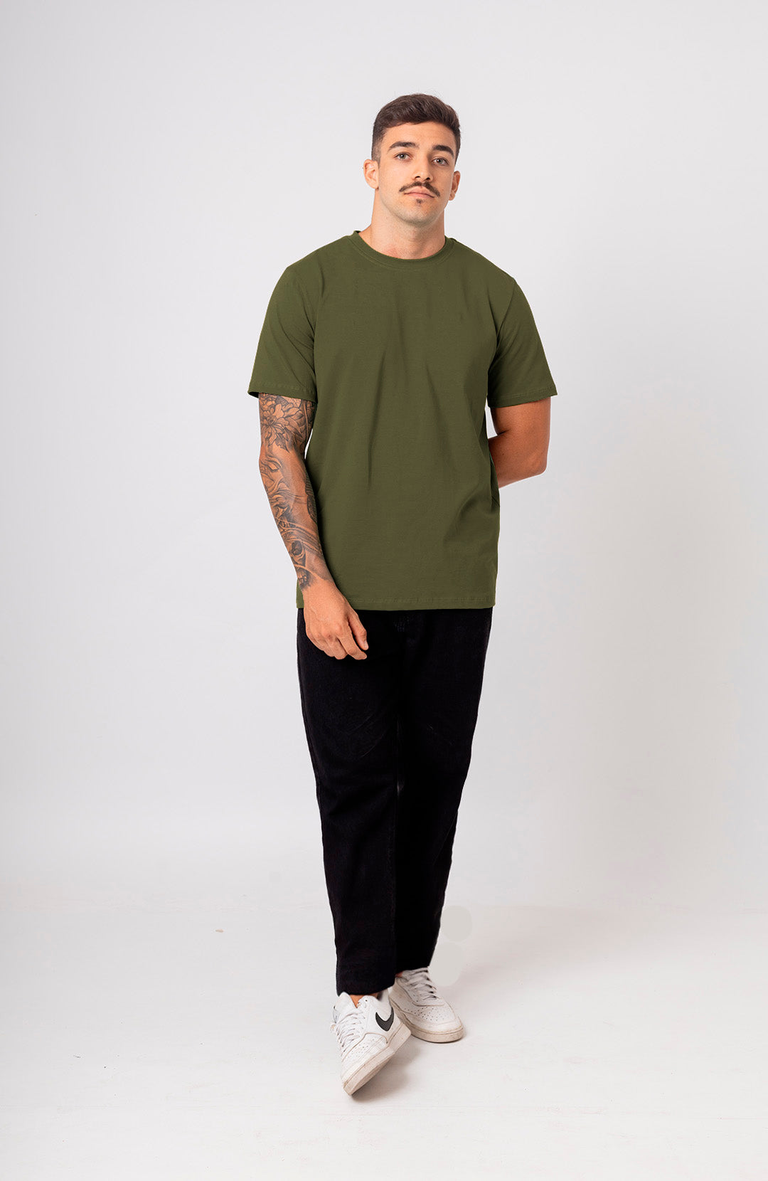 Camiseta Bázica Regular masculina verde militar Bázico, algodão Powerful com caimento clássico #Cor_Verde Militar