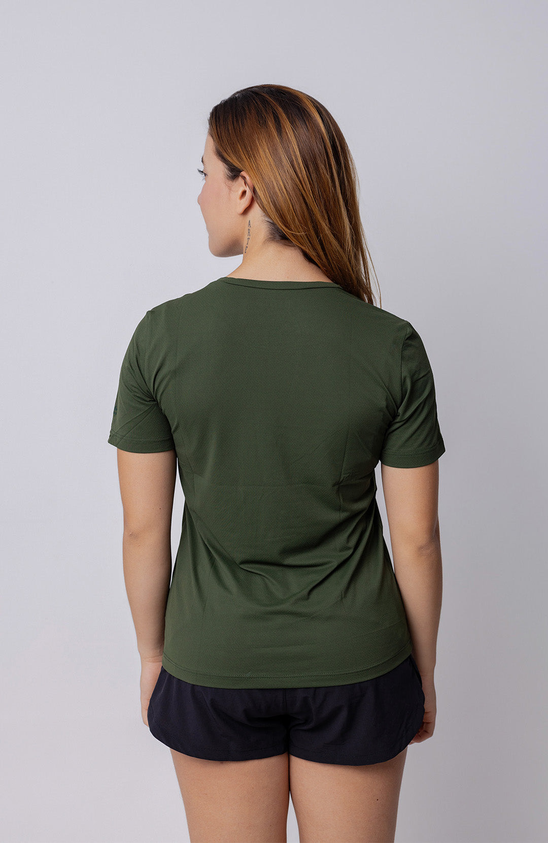 Regata esportiva Sport Classic feminina verde musgo Bázico, poliamida com toque gelado e secagem rápida #Cor_Verde Musgo