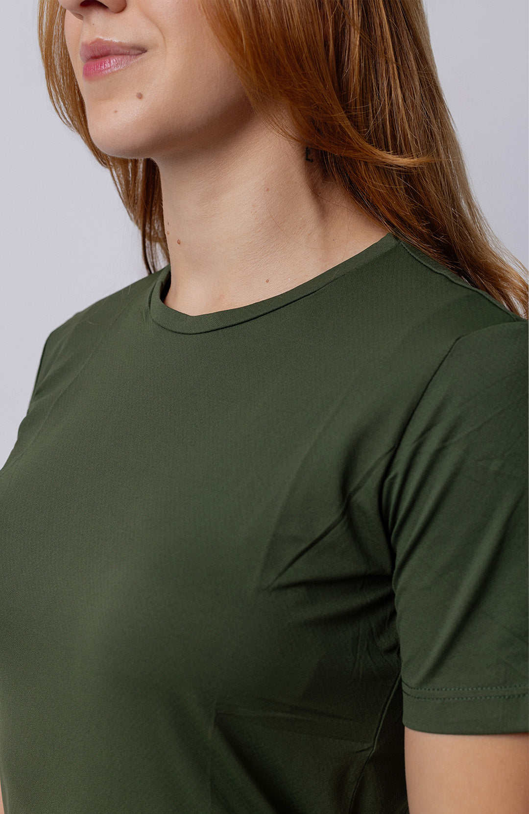 Regata esportiva Sport Classic feminina verde musgo Bázico, poliamida com toque gelado e secagem rápida #Cor_Verde Musgo
