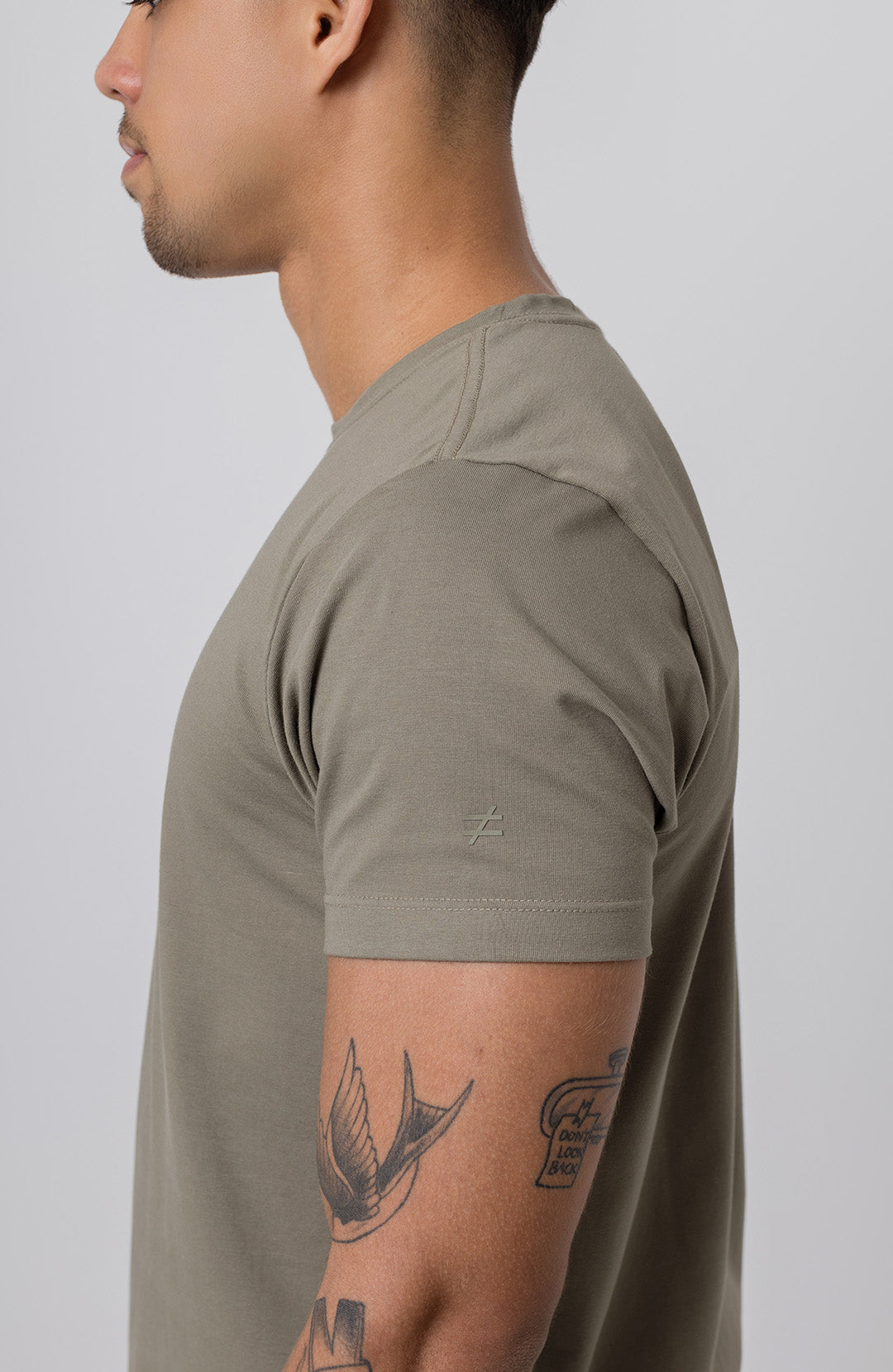 Camiseta Bázica Gola C masculina verde oliva Bázico, algodão Powerful com caimento slim #Cor_Verde Oliva
