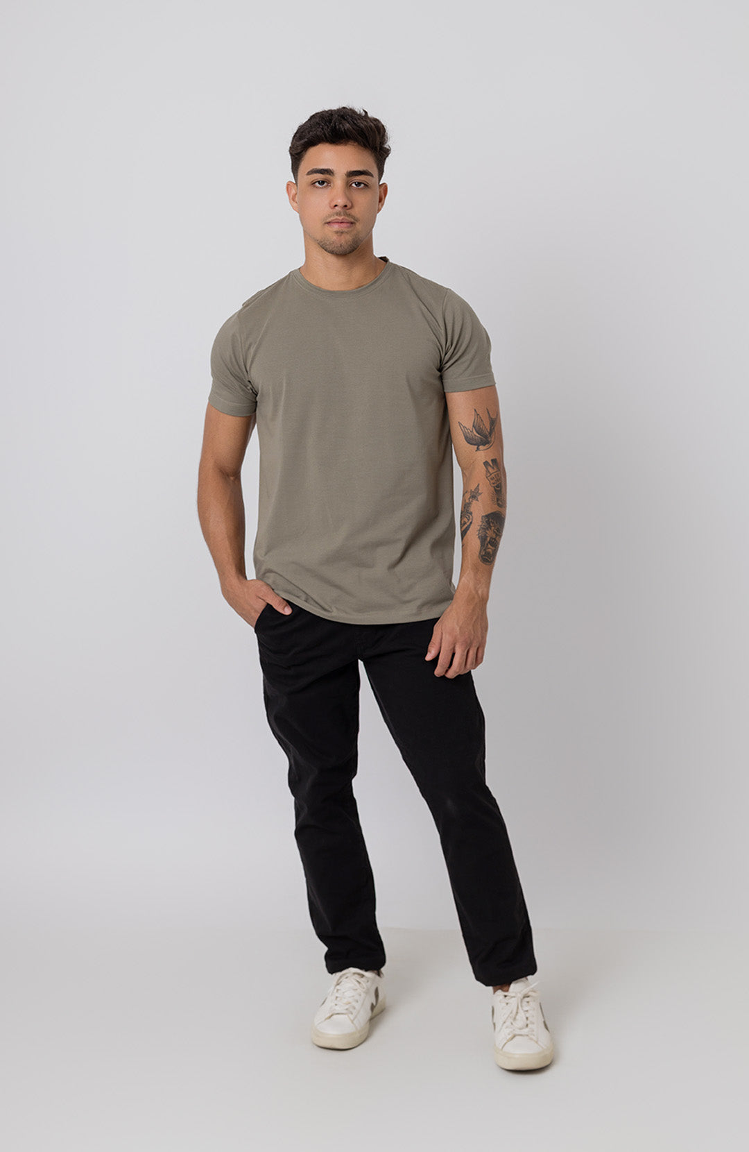 Camiseta Bázica Gola C masculina verde oliva Bázico, algodão Powerful com caimento slim #Cor_Verde Oliva
