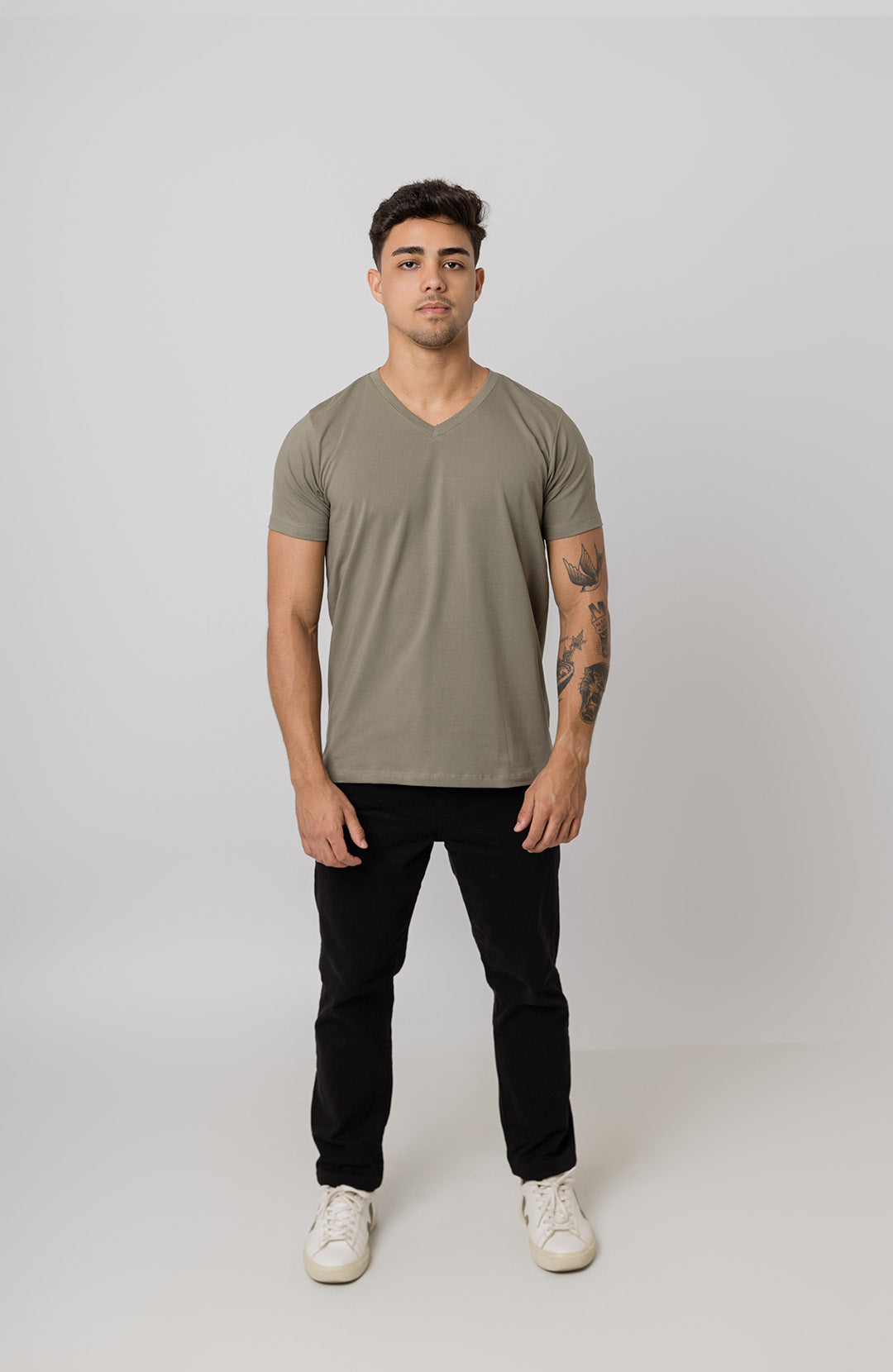 Camiseta Bázica Gola V masculina verde oliva Bázico, algodão Powerful com caimento perfeito #Cor_Verde Oliva
