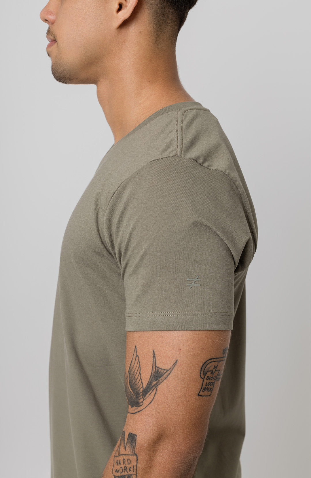 Camiseta Bázica Gola V masculina verde oliva Bázico, algodão Powerful com caimento perfeito #Cor_Verde Oliva