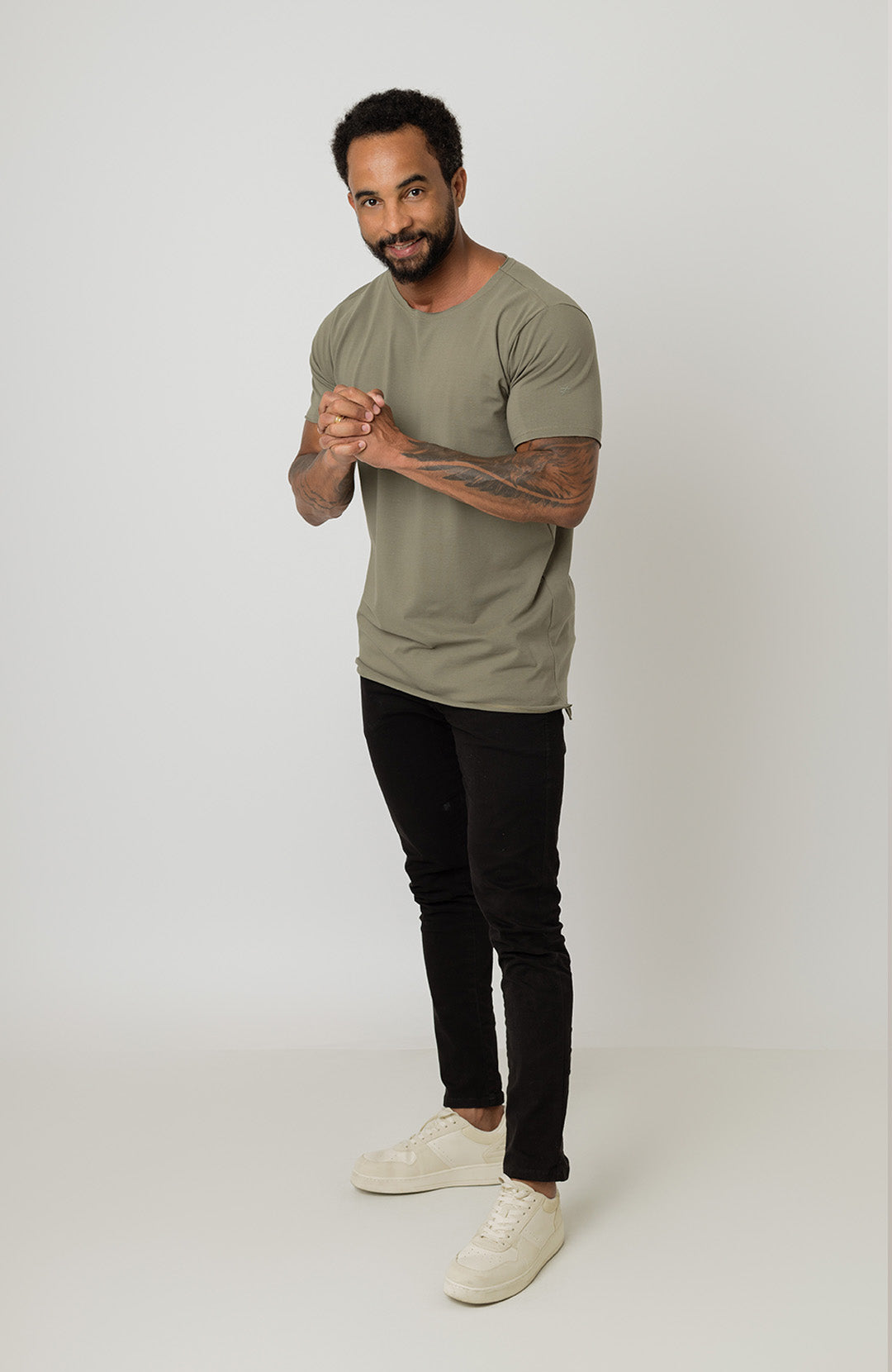 Camiseta Long masculina verde oliva Bázico, algodão egípcio com comprimento alongado #Cor_Verde Oliva