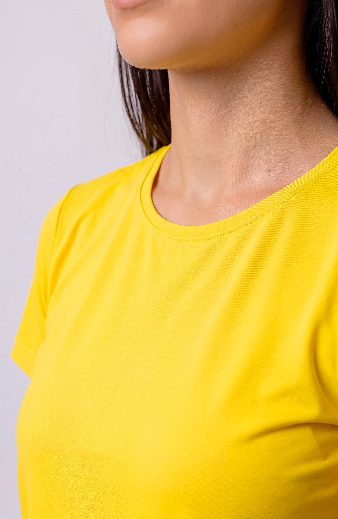 Regata esportiva Sport Classic feminina amarelo canário Bázico, poliamida com toque gelado e secagem rápida #Cor_Amarelo Canário