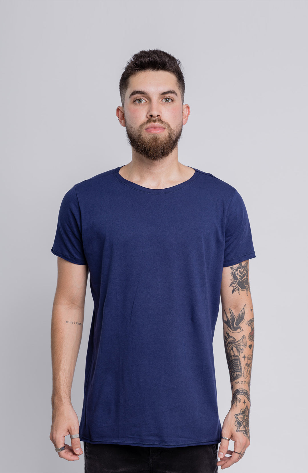 Camiseta Long masculina azul escuro Bázico, algodão egípcio com comprimento alongado #Cor_Azul Escuro