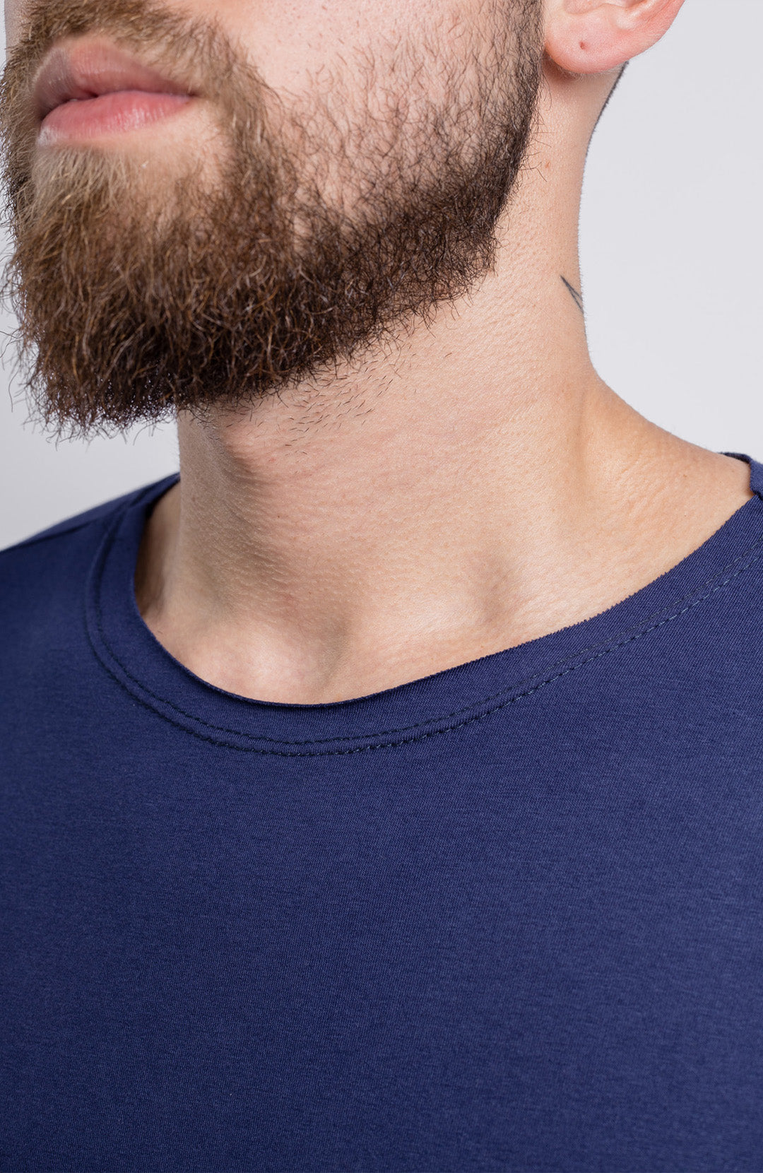 Camiseta Long masculina azul escuro Bázico, algodão egípcio com comprimento alongado #Cor_Azul Escuro