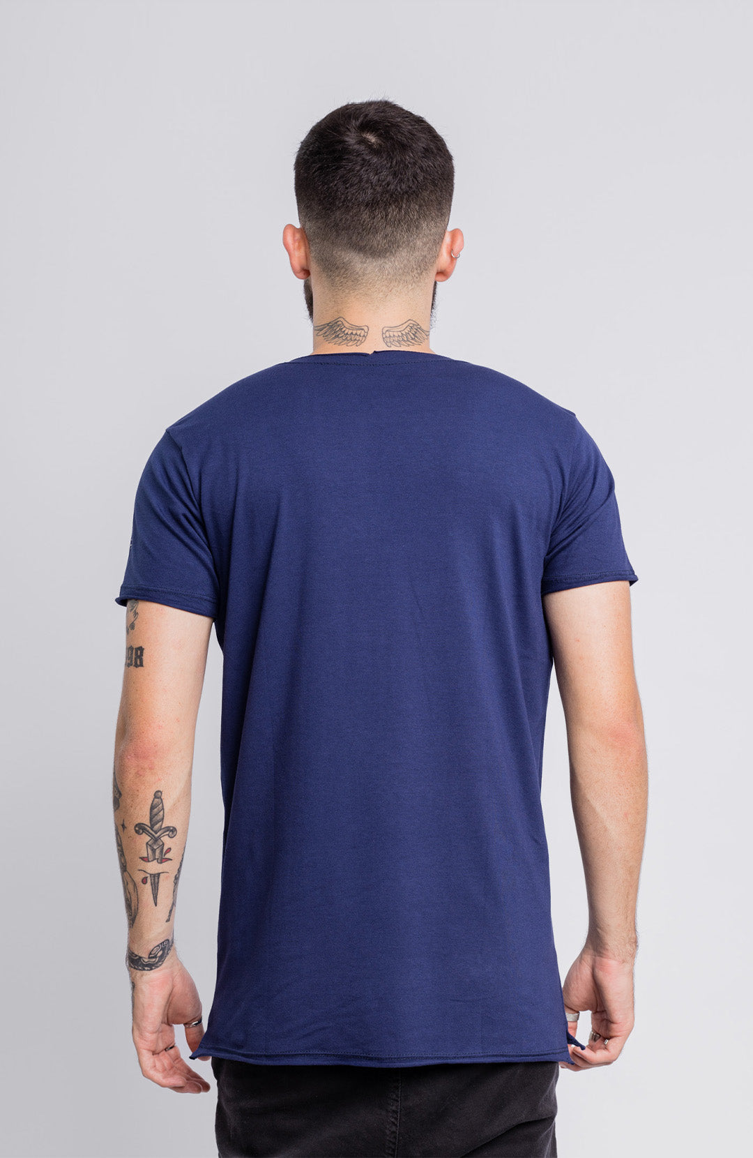 Camiseta Long masculina azul escuro Bázico, algodão egípcio com comprimento alongado #Cor_Azul Escuro