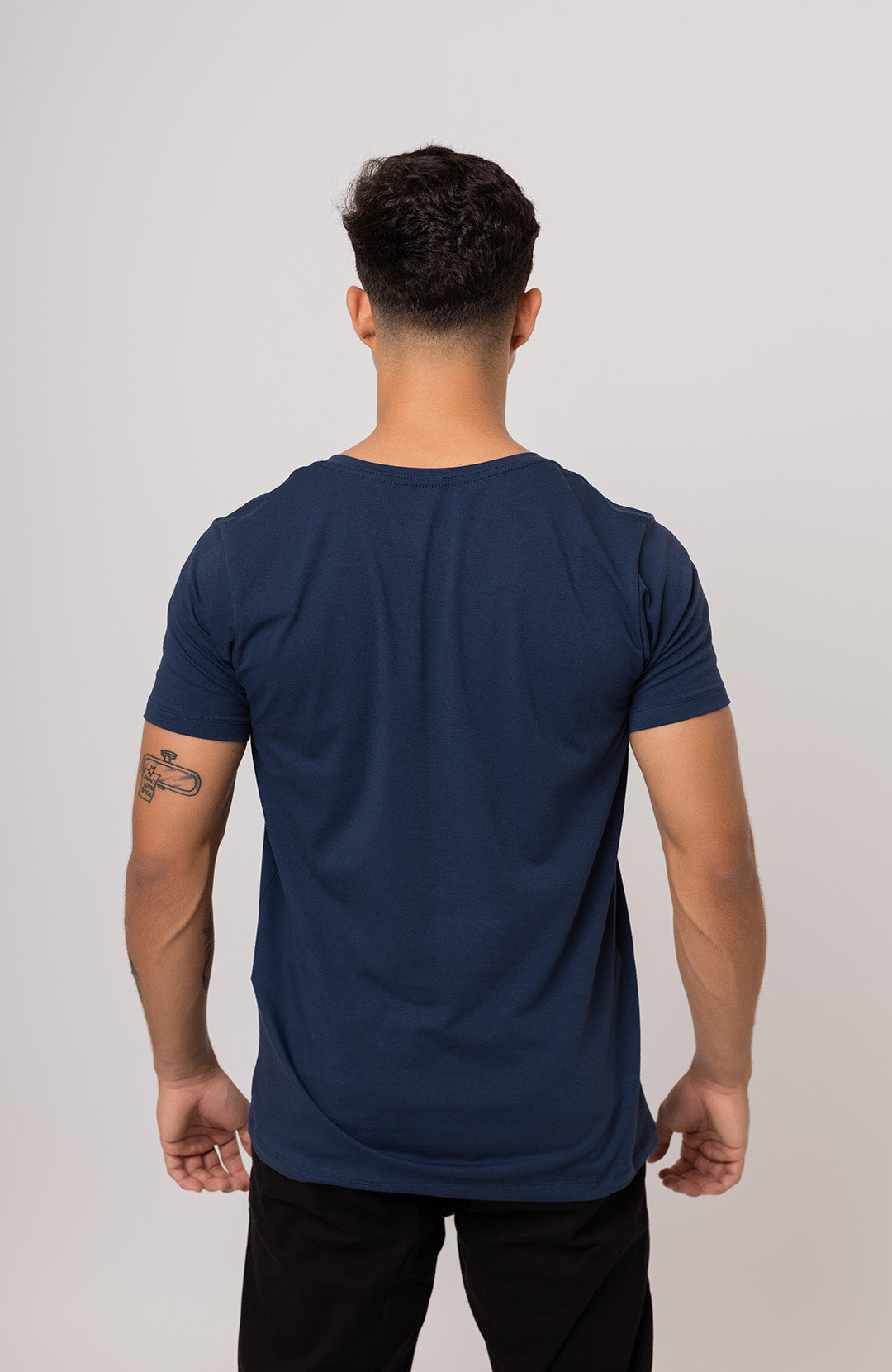 Camiseta Bázica Gola V masculina azul-marinho Bázico, algodão Powerful com caimento perfeito #Cor_Azul-marinho