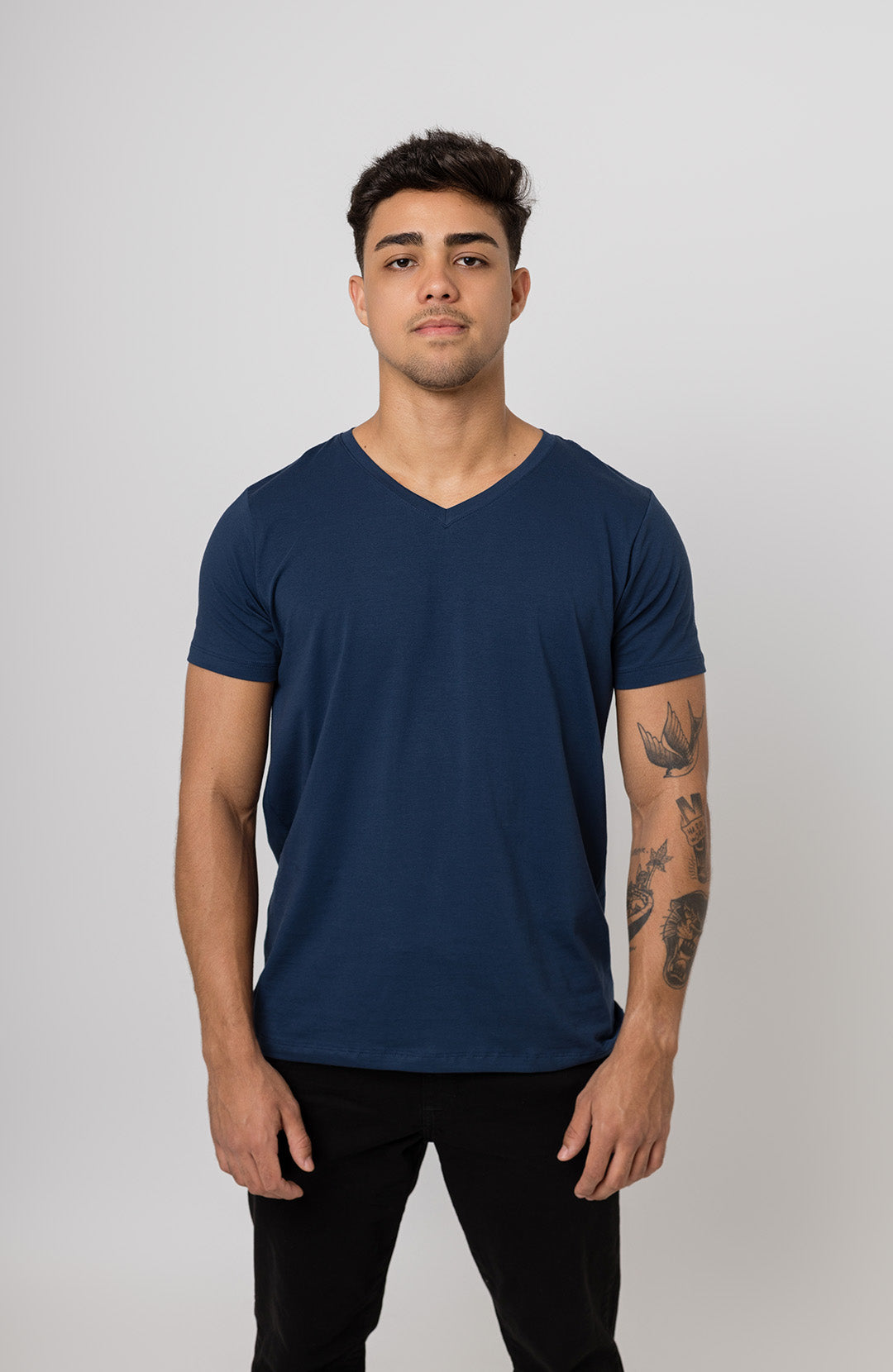 Camiseta Bázica Gola V masculina azul-marinho Bázico, algodão Powerful com caimento perfeito #Cor_Azul-marinho
