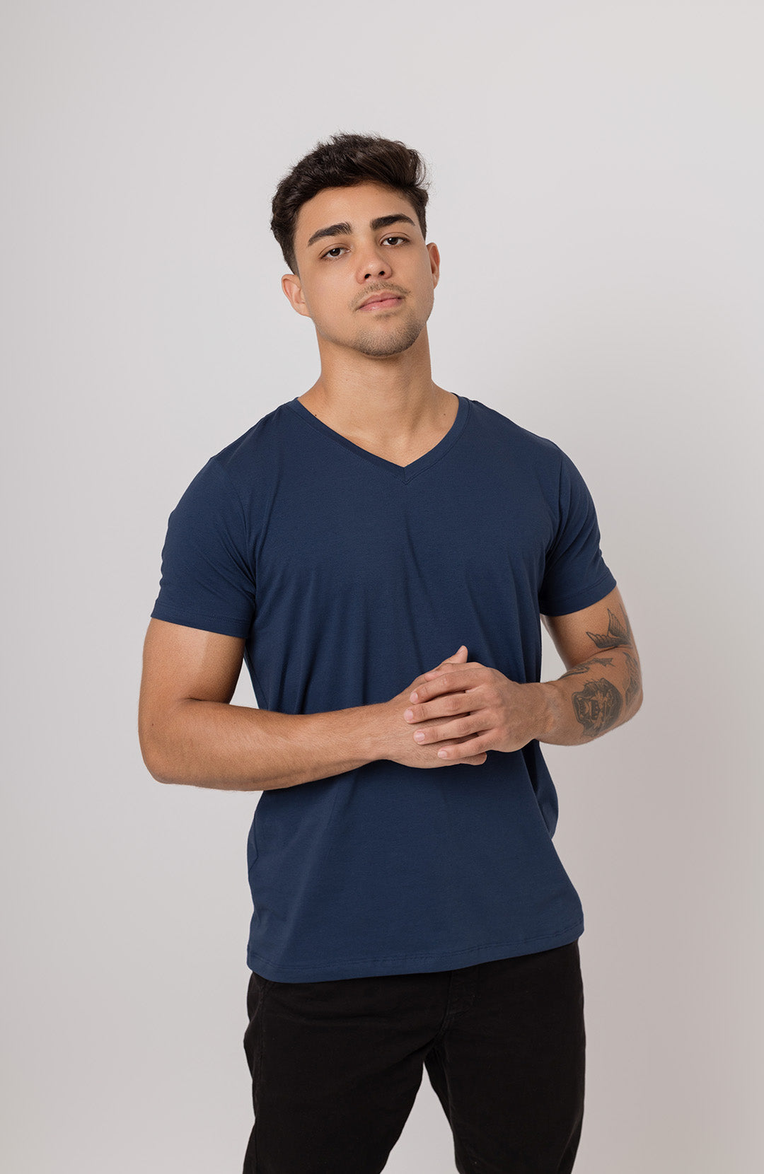 Camiseta Bázica Gola V masculina azul-marinho Bázico, algodão Powerful com caimento perfeito #Cor_Azul-marinho