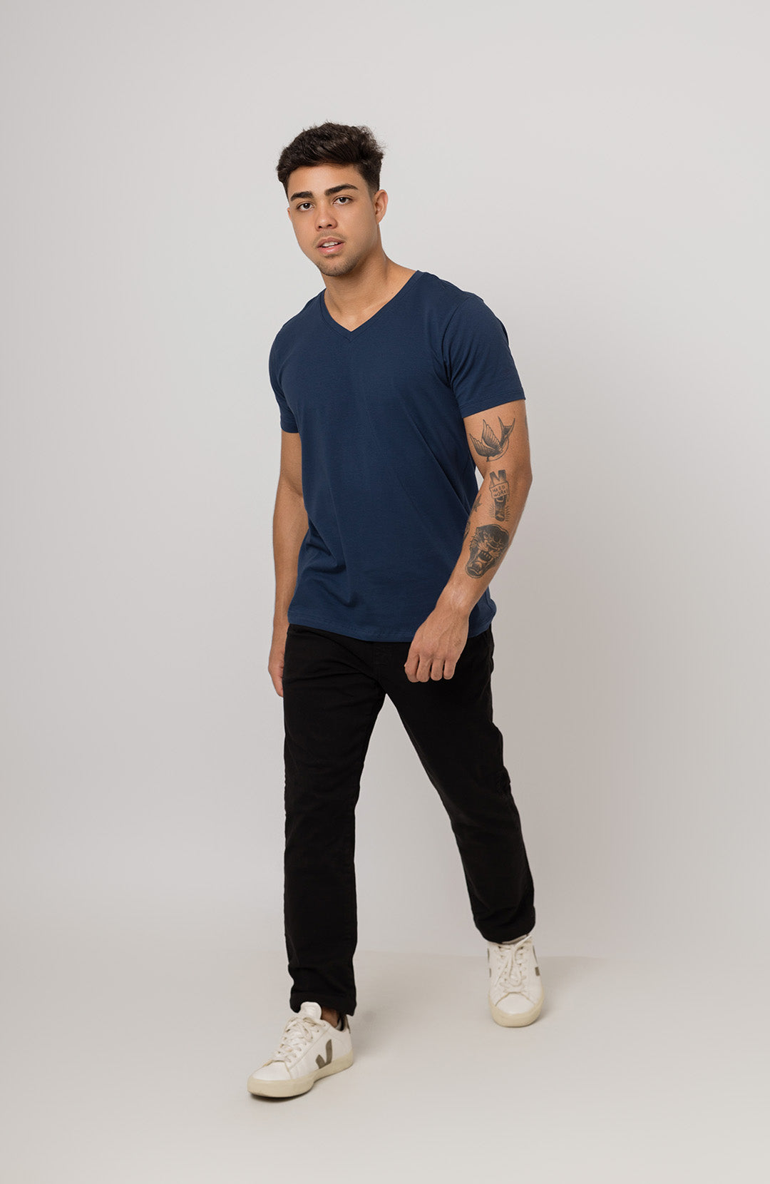 Camiseta Bázica Gola V masculina azul-marinho Bázico, algodão Powerful com caimento perfeito #Cor_Azul-marinho