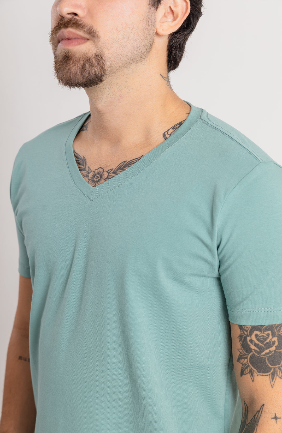 Camiseta Bázica Gola V masculina bali Bázico, algodão Powerful com caimento perfeito #Cor_Bali