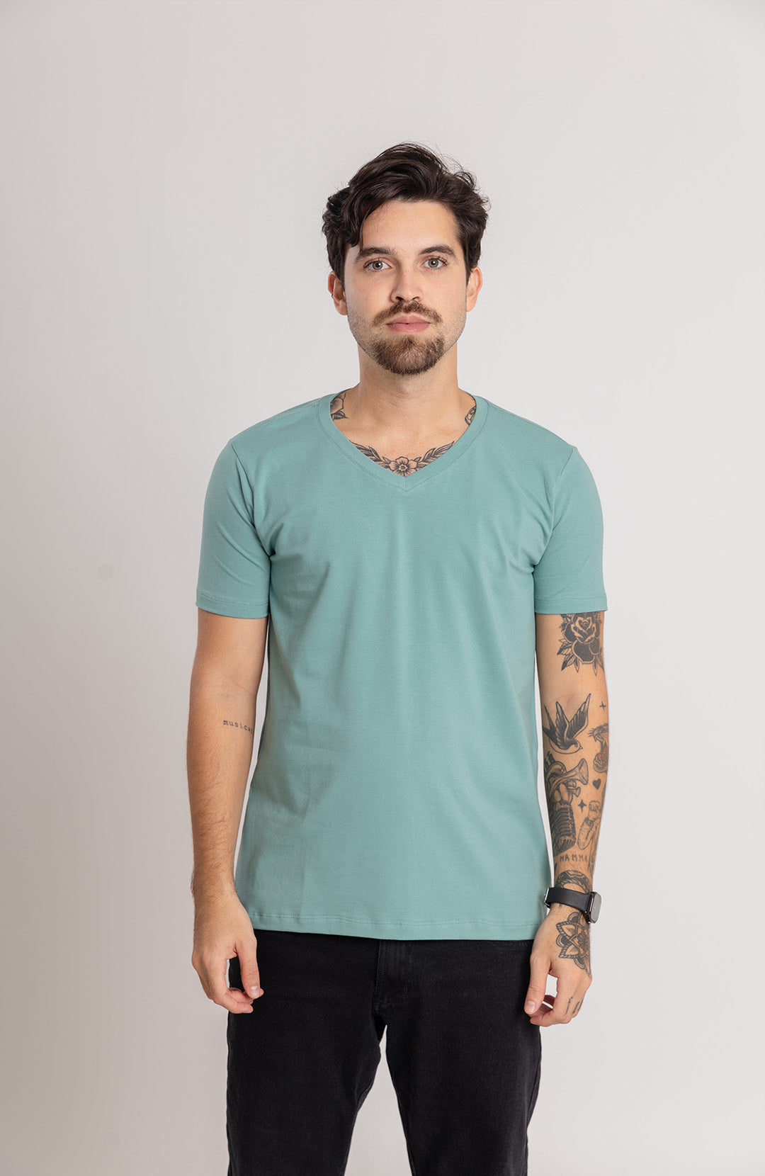 Camiseta Bázica Gola V masculina bali Bázico, algodão Powerful com caimento perfeito #Cor_Bali