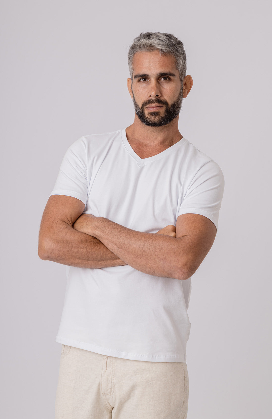 Camiseta Bázica Gola V masculina branca Bázico, algodão Powerful com caimento perfeito #Cor_Branco