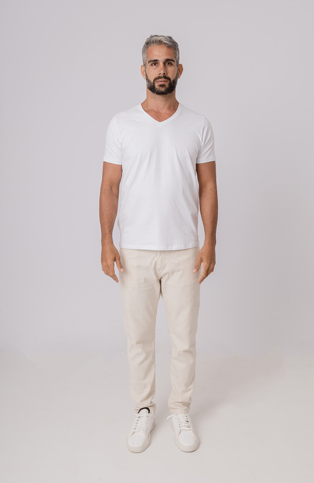 Camiseta Bázica Gola V masculina branca Bázico, algodão Powerful com caimento perfeito #Cor_Branco