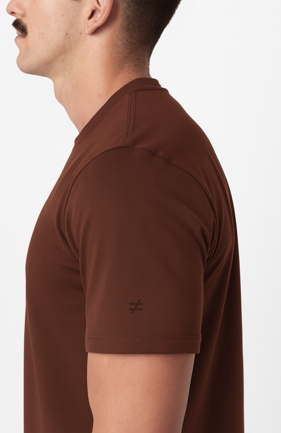Camiseta Bázica Regular masculina café Bázico, algodão Powerful com caimento clássico #Cor_Café