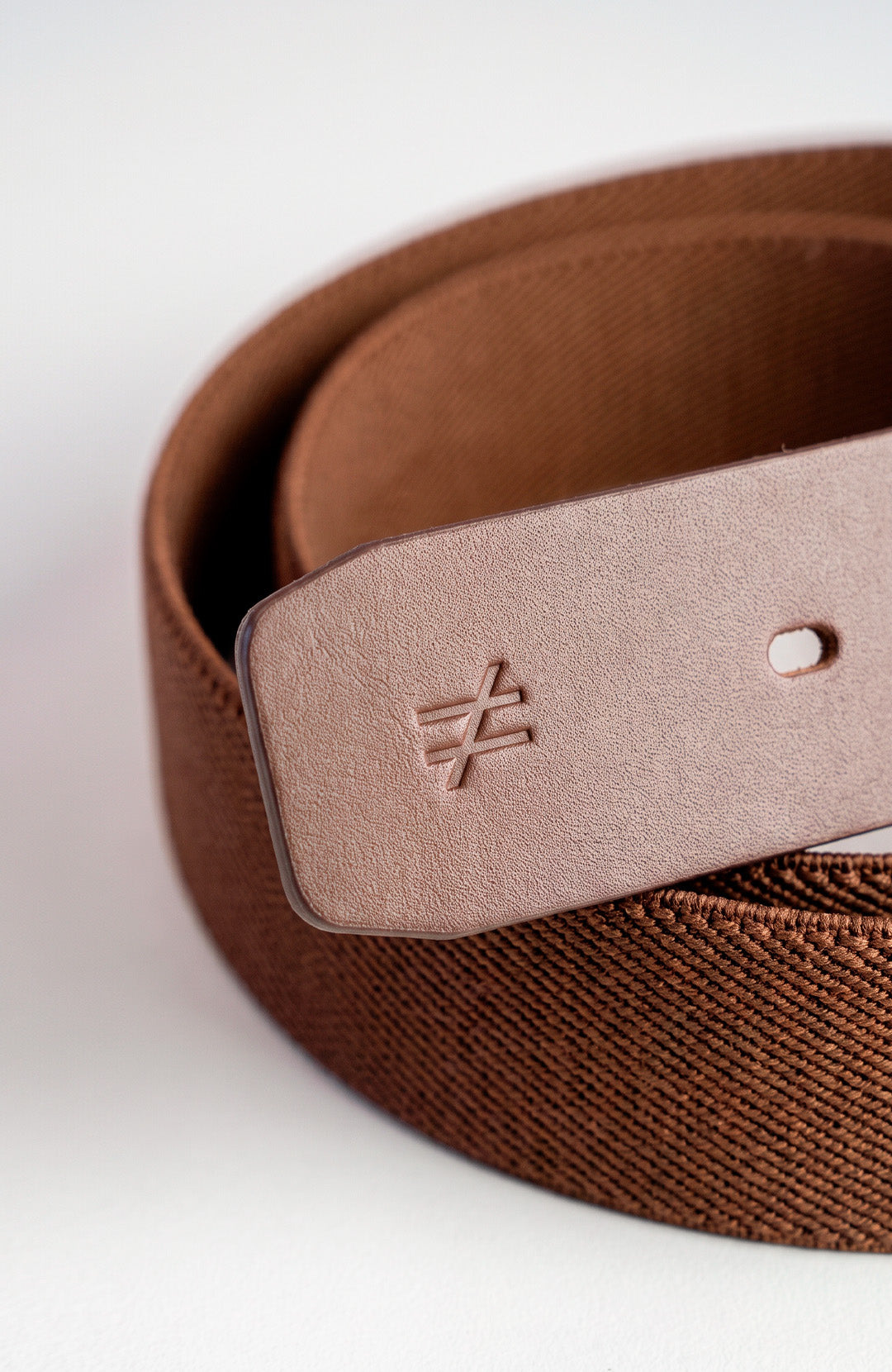 Cinto Elástico de Couro Pull-up masculino chocolate Bázico, tecido trançado elástico com acabamento em couro #Cor_Chocolate